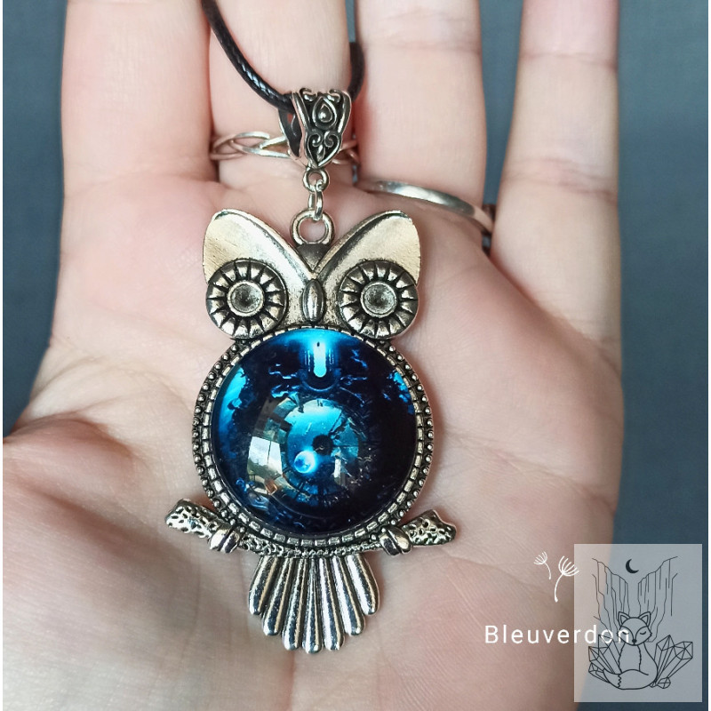 Collier fantaisie chouette et cabochon horloge fantaisie