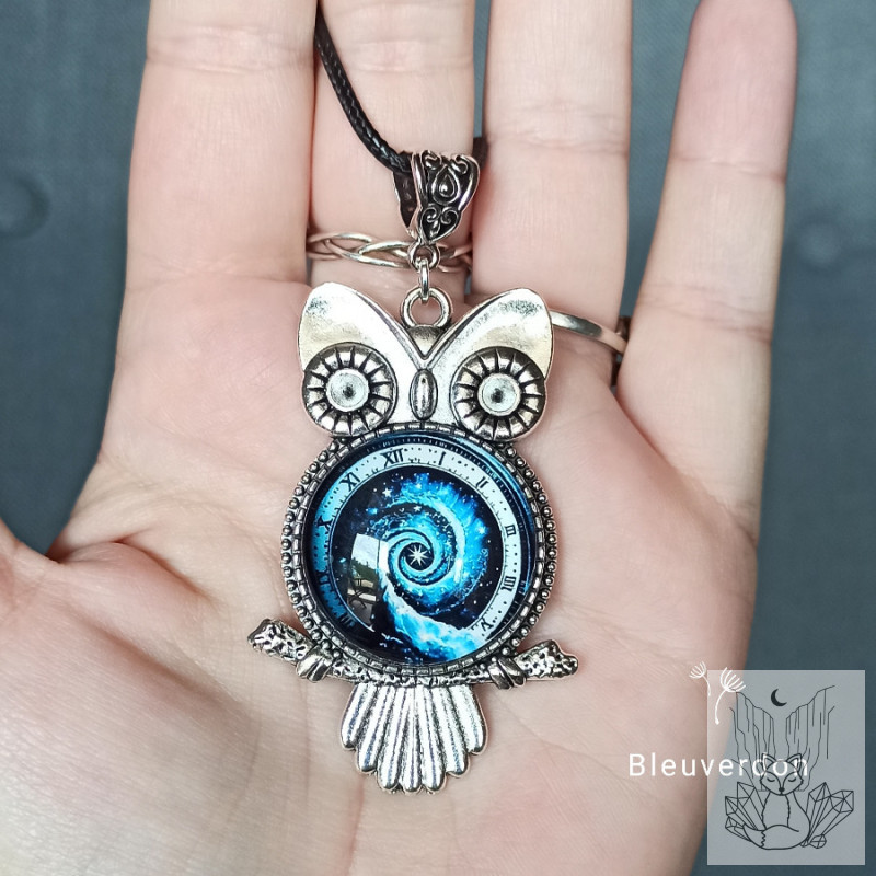 Collier fantaisie chouette et cabochon horloge fantaisie