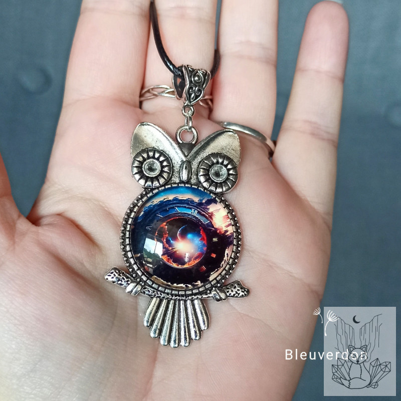 Collier fantaisie chouette et cabochon horloge fantaisie