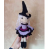 Peluche sorcière fait main au crochet. Amigurumi sorcière