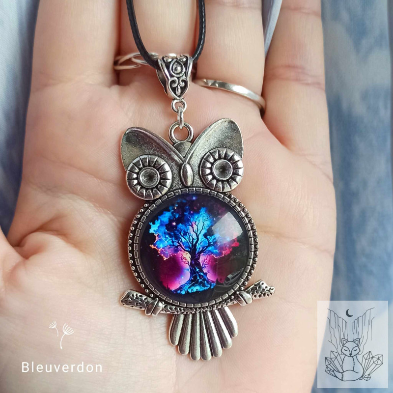 Collier fantaisie chouette et cabochon arbre de vie