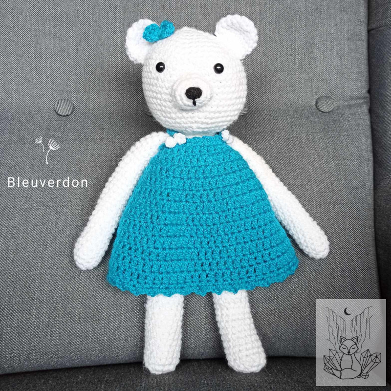 Amigurumi oursonne , peluche ours au crochet