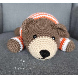 Amigurumi ours couché , peluche ours au crochet