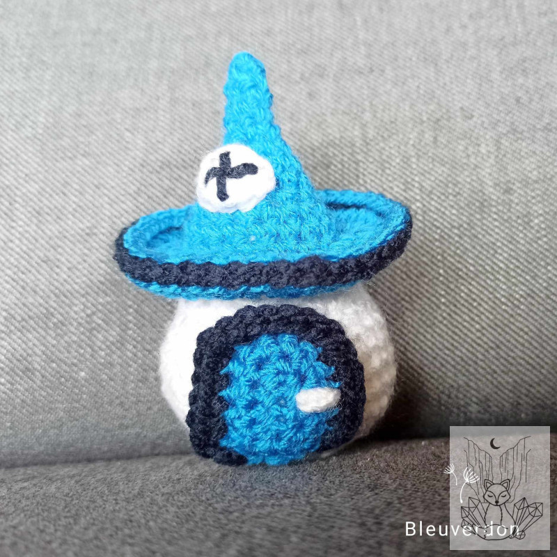 Peluche petite maison champignon fait main au crochet. Amigurumi automne