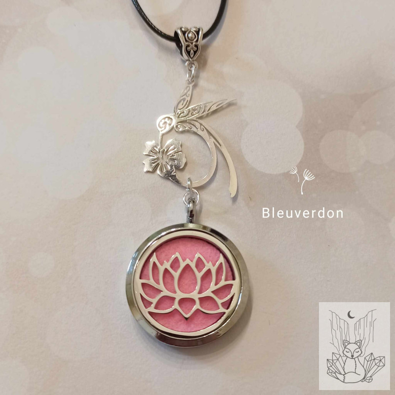 Collier aromathérapie colibri et lotus