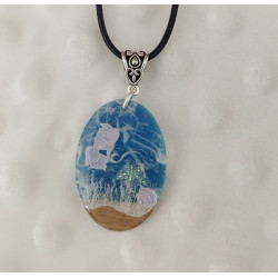 Collier résine et bois...