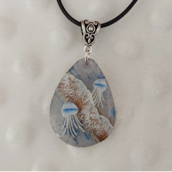 Collier résine et bois...