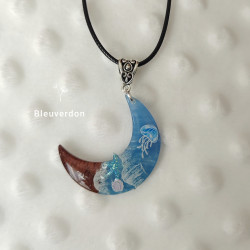 Collier résine et bois...