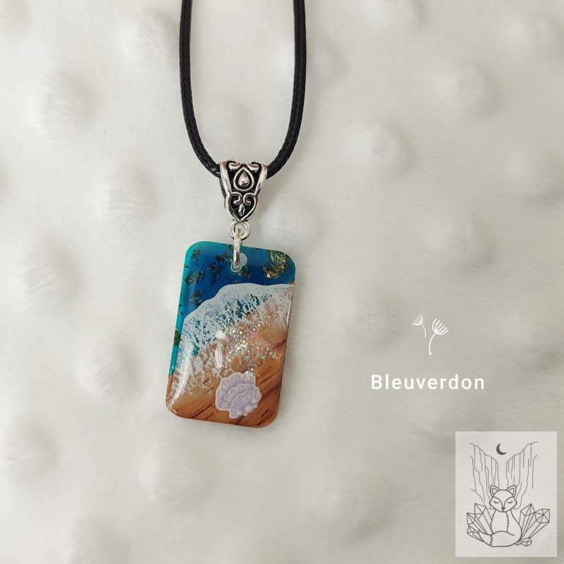 Collier résine et bois collection Océan. Pièce unique
