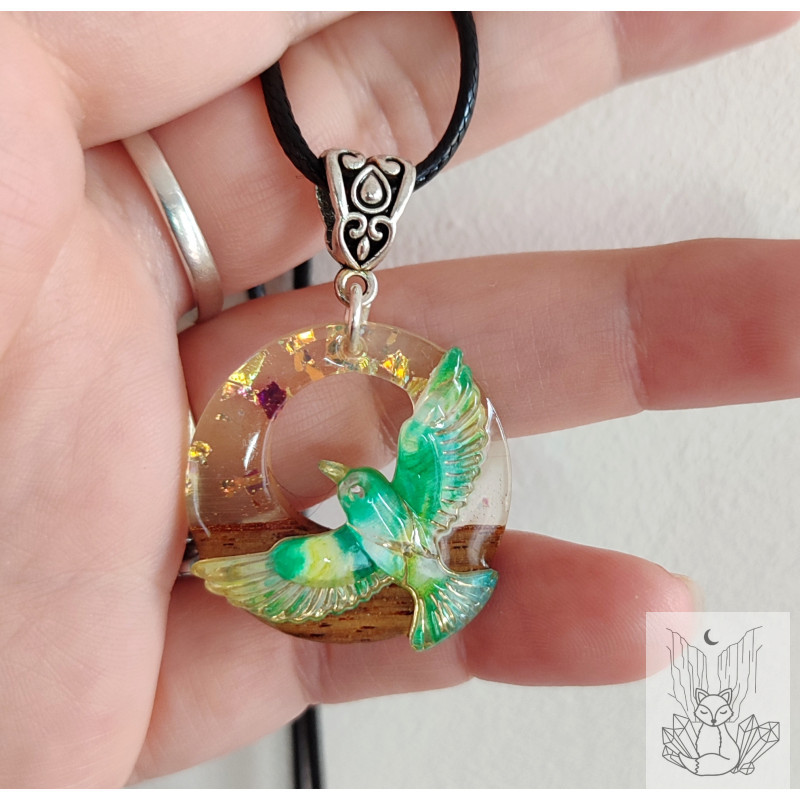 Collier résine et bois oiseau. Pièce unique