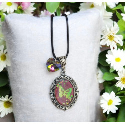 Collier résine papillon...