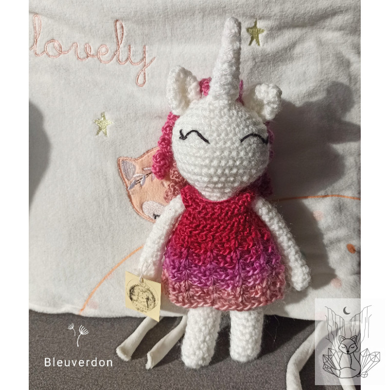 Amigurumi licorne rose. Peluche licorne