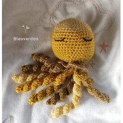 Amigurumi pieuvre moutarde....