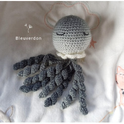 Amigurumi pieuvre grise...