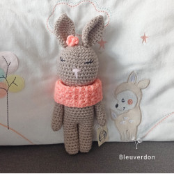 Amigurumi lapin . Peluche...
