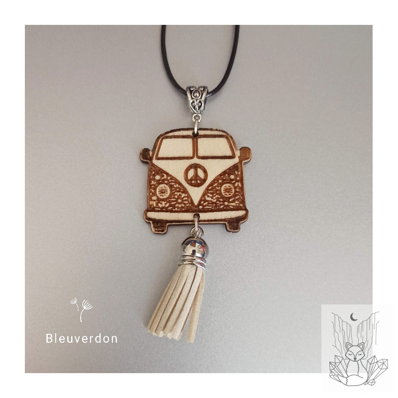Collier fantaisie van en bois et pompon