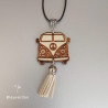 Collier fantaisie van en bois et pompon