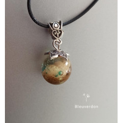 Collier en résine plage