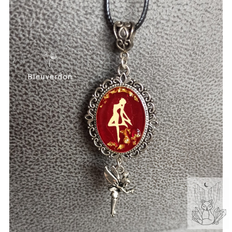 Collier en résine fée  avec inclusion de feuille d'or