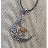 Collier lune et tortue en résine