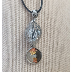 Collier feuille à strass et...
