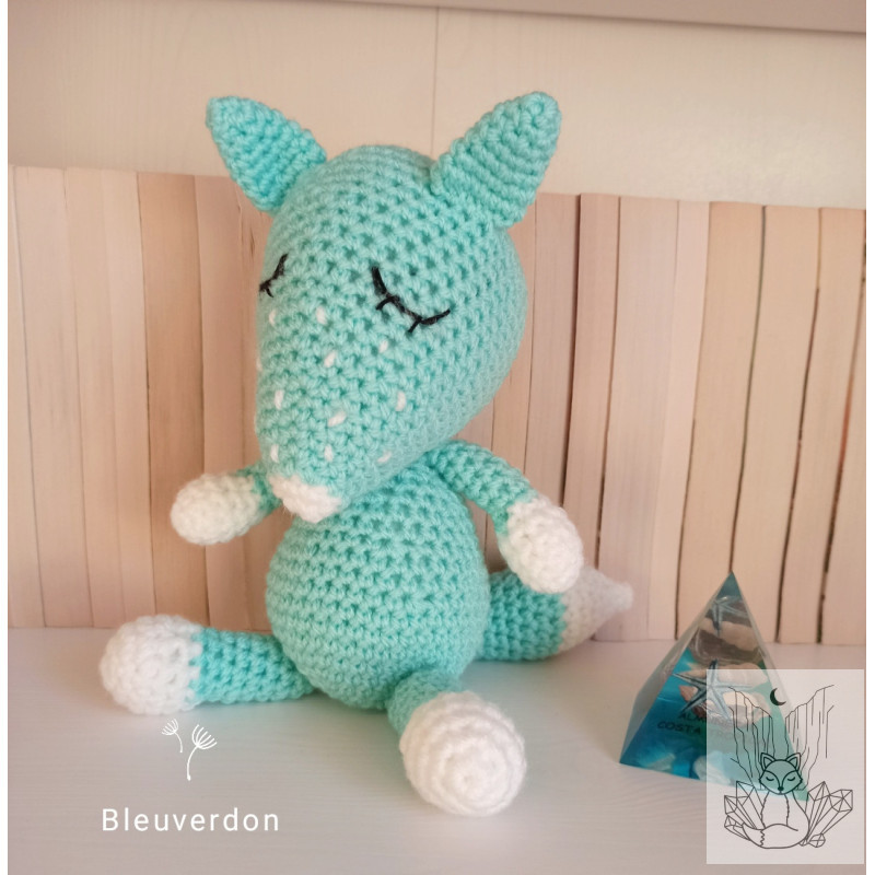 Amigurumi loup bleu vert. Peluche petit loup