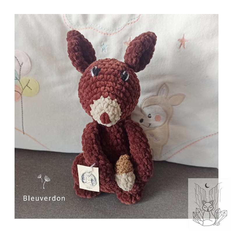 Amigurumi écureuil laine chenille . Peluche écureuil au crochet