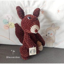 Amigurumi écureuil laine chenille . Peluche écureuil au crochet