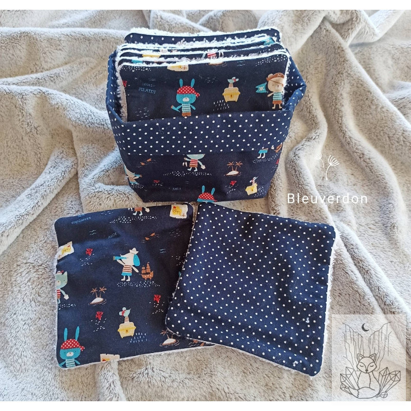 10 grandes lingettes démaquillantes + panier