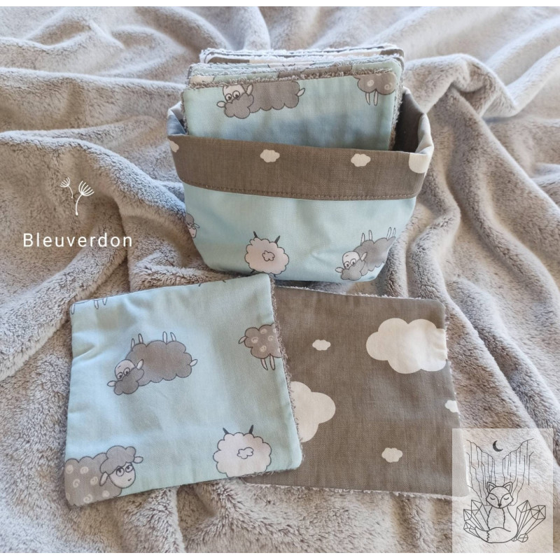 10 grandes lingettes démaquillantes + panier