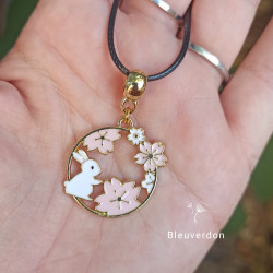 Collier lapin et fleurs