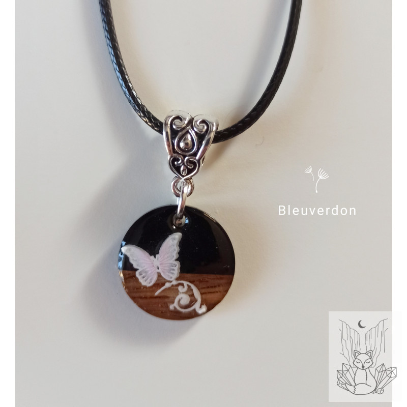 Collier papillon résine et bois