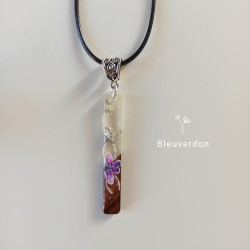 Collier résine et bois...