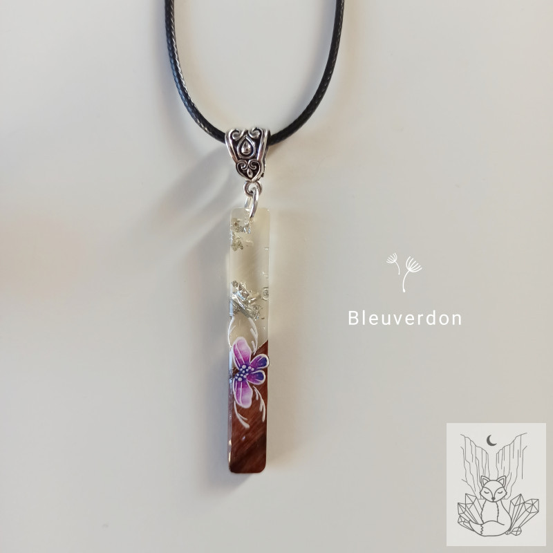 Collier résine et bois féerie florale