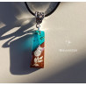 Collier résine et bois chat blanc