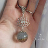 Collier lotus et bulle de résine pailletée